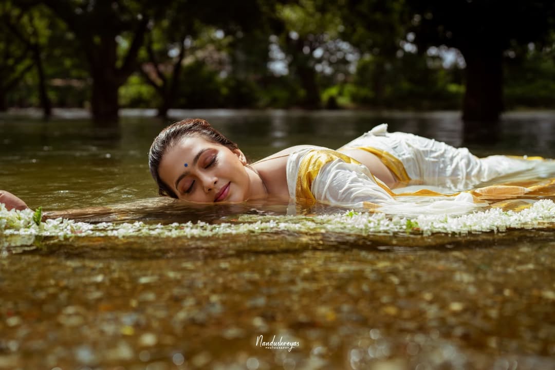Actress Ester Noronha Photo Gallery