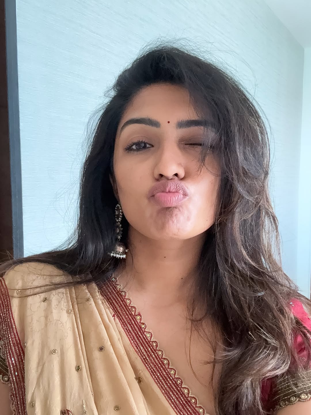Actress Eesha Rebba Photo Gallery