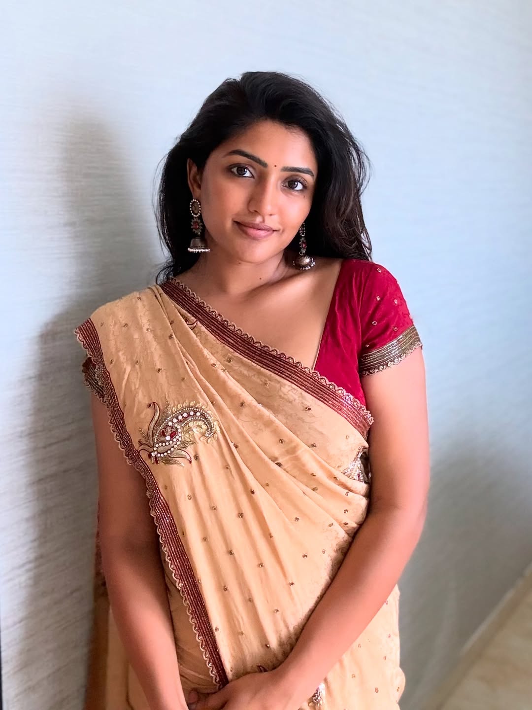 Actress Eesha Rebba Photo Gallery