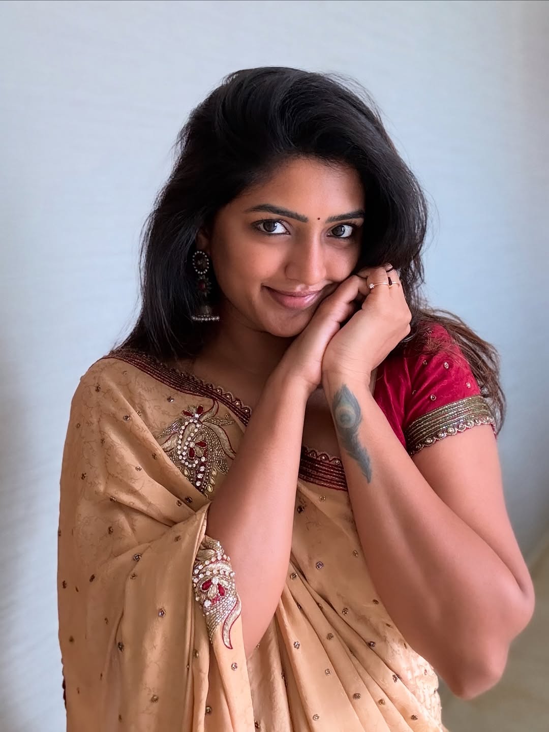 Actress Eesha Rebba Photo Gallery
