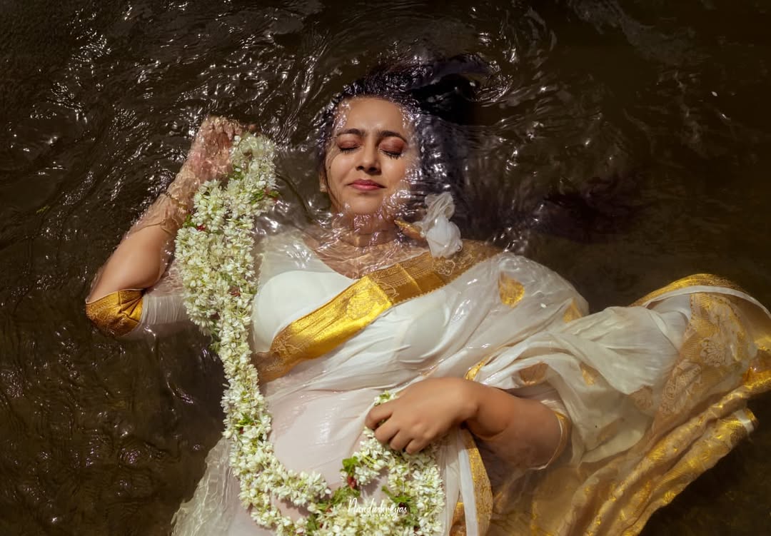 Actress Ester Noronha Photo Gallery
