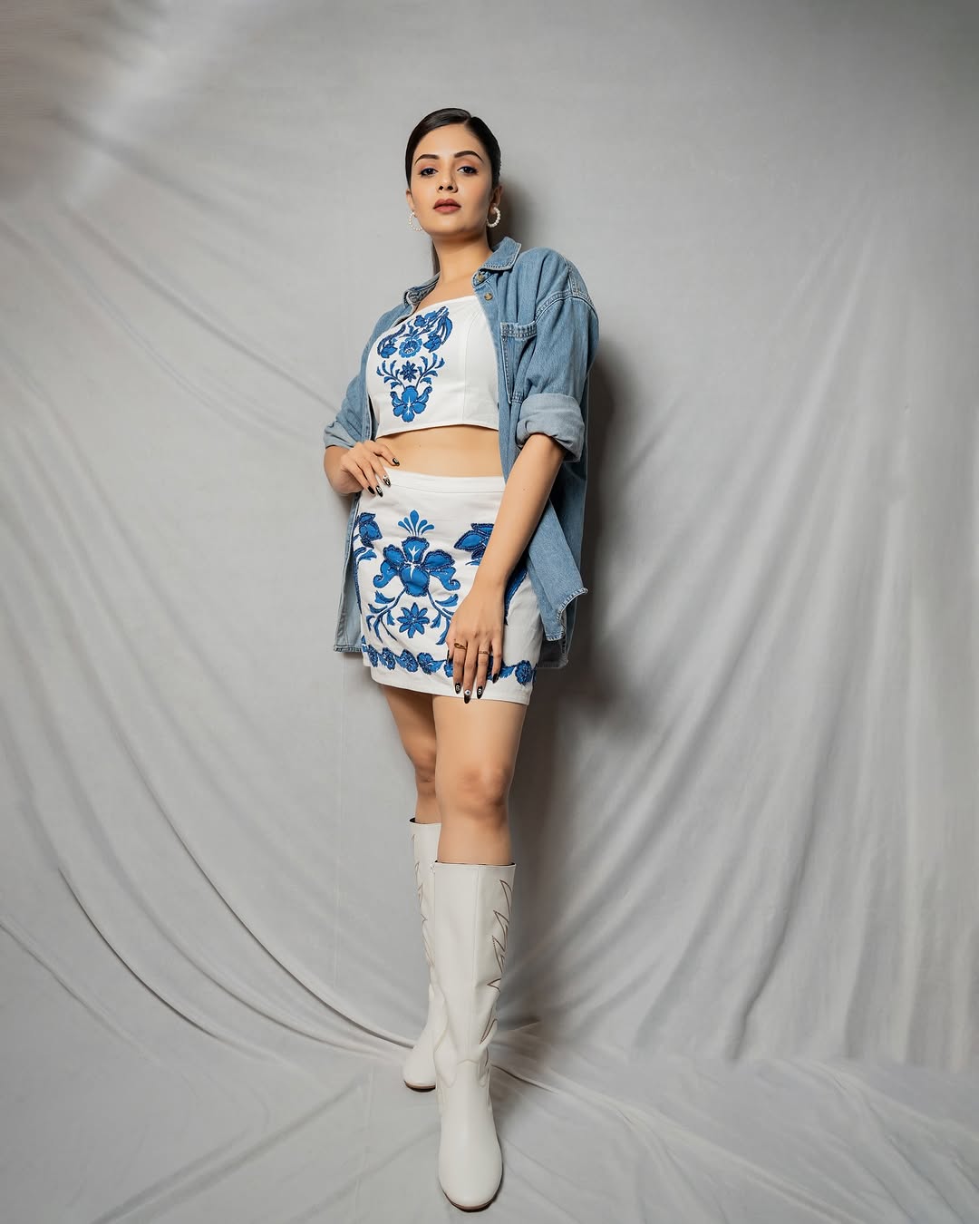 Actress Sree Mukhi Photo Gallery