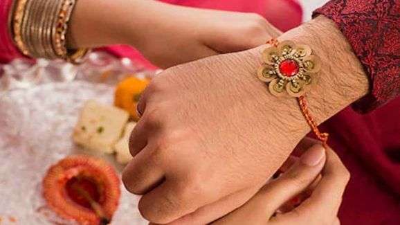 Rakhi Festival 2025: రాఖీ పండగ రోజు.. ప్రతి ఒక్కరూ తప్పకుండా చేయాల్సిన పరిహారాలు ఇవే !
