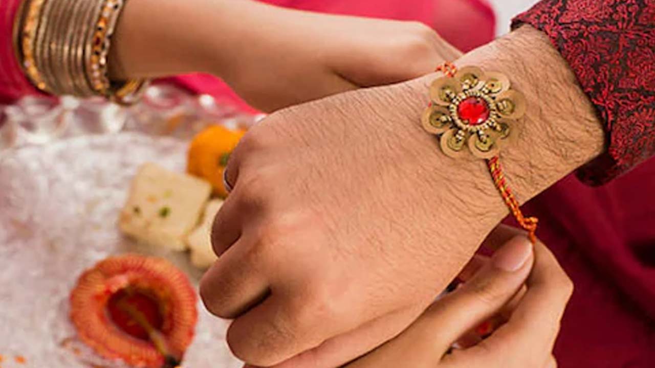 Rakhi Festival 2025: రాఖీ పండగ రోజు.. ప్రతి ఒక్కరూ తప్పకుండా చేయాల్సిన పరిహారాలు ఇవే !