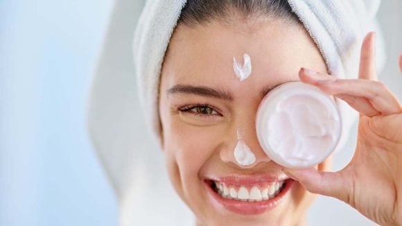 Skin care tips: ఫేస్ క్రీములు అవసరమే లేదు, ఈ టిప్స్ పాటిస్తే.. గ్లోయింగ్ స్కిన్