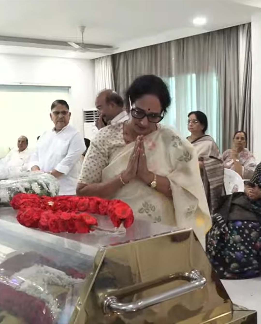 Tollywood Tribute to Allu Aravind Mother