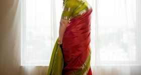 Anasuya Bharadwaj: పరదా చాటున కొంటెగా కవ్విస్తున్న అనసూయ.. అందానికి దాసోహం!