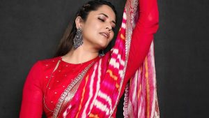 Anasuya Bhardwaj: రెడ్ శారీలో మనసు దోచుకుంటున్న అనసూయ.. ఫోటోలు వైరల్!