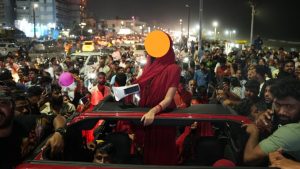 Tollywood: నడిరోడ్డుపై బట్టలు అమ్ముకుంటున్న హీరోయిన్.. ఏంటీ కర్మ!