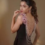 Actress Vedika: ట్రేండీవేర్‌లో నటి వేదిక స్టన్నింగ్‌ లుక్‌.. గ్లామర్‌ షోతో మతిపోగోడుతున్న భామ
