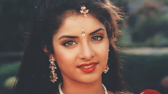 Divya Bharathi: దివ్య భారతి నా రూమ్‌లోకి వచ్చి.. నా ఛాతి మీద కూర్చొంది.. నా భార్య షాకైంది!