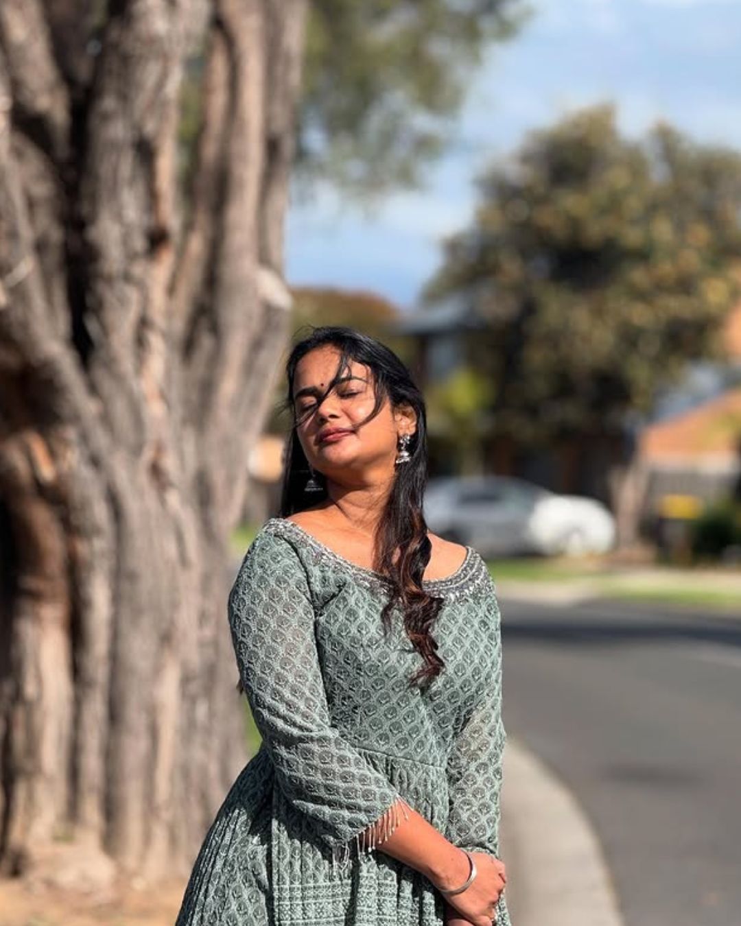 Ariana Glory : ట్రెడిషినల్ లుక్ లో అరియానా.. పోరి మస్తు ఉంది మావా..