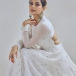 Ashika Ranganath : వైట్ డ్రెస్ లో మెరిసిపోతున్న ఆషికా.. ఇంత అందాన్ని తట్టుకోవడం కష్టమే..