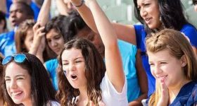 Girls In Stadium : స్టేడియంలో అందమైన అమ్మాయిలనే ఎందుకు చూపిస్తారు.. ఇది ఎలా సాధ్యం