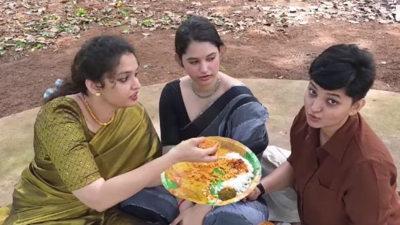 Alekhya Chitti pickles: పిక్‌నిక్‌కి వెళ్లి పికిల్స్ తినడం ఏంట్రా… మీ ప్రమోషన్స్ పాడుగాను!