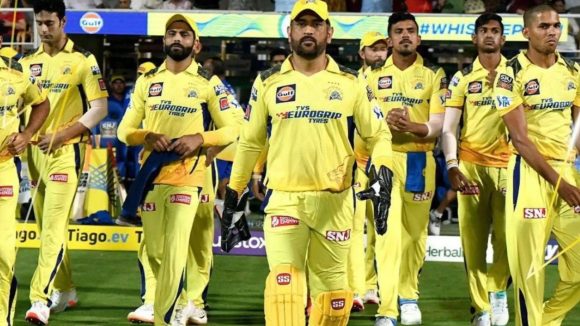 IPL 2026 : CSK సంచలన నిర్ణయం..10 స్టార్ ప్లేయర్లను వదిలేయాలని ధోని ఆదేశాలు ?