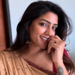 Eesha Rebba: చిలిపి ఫోజులతో కొంటెగా కవ్విస్తున్న ఈషా రెబ్బ.. ఫోటోలు వైరల్!
