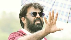 Mohan Sri Vathsa: తనను తాను చెప్పుతో కొట్టుకున్న టాలీవుడ్ డైరెక్టర్