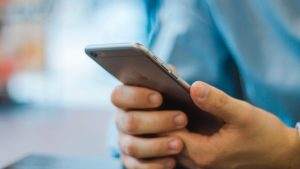 Smartphone Tips: మీ ఫోన్ హ్యాంగ్ అవుతుందా ? ఇలా చేస్తే.. ప్రాబ్లమ్ సాల్వ్