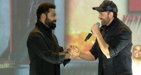 Elephant video: ఈ పిల్ల ఏనుగు పడుకున్న వ్యక్తిని లేపీ మరీ..? నిజంగా ఇది అద్భుతం.. వీడియో వైరల్