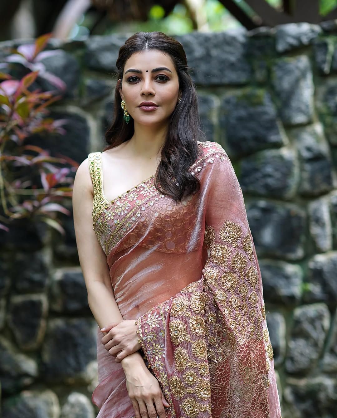 Kajal Agarwal: రైనీ సీజన్ లో నాభి అందాలు చూపిస్తూ రెచ్చగొడుతున్న చందమామ!