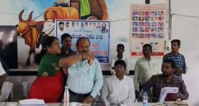 Kova Lakshmi: కాంగ్రెస్ నేతను వాటర్ బాటిల్ తో కొట్టిన BRS ఎమ్మెల్యే.. ఏం జరిగిందంటే?