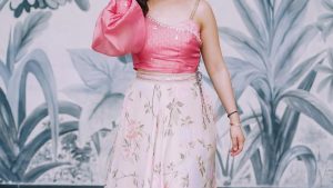 Mehreen Pirzada: క్యూట్ లుక్ లో ఆకట్టుకుంటున్న మెహ్రీన్.. ఫోటోలు వైరల్!