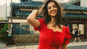 Meenakshi Chaudhary: జపాన్ వీధుల్లో చక్కర్లు కొడుతున్న మీనాక్షి.. ఫోటోలు వైరల్!
