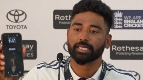 Mohammad Siraj :  మహమ్మద్ సిరాజ్ మొబైల్ ఫోన్ వాల్ పేపర్ లో ఎవరున్నారో తెలుసా