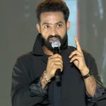 War 2 Pre release: అభిమానులపై కోప్పడిన తారక్.. ఇక్కడి నుంచి వెళ్లిపోనా అంటూ!