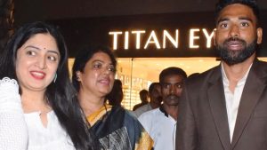 Poonam Kaur – Siraj: టాలీవుడ్ హాట్ బ్యూటీతో మహమ్మద్ సిరాజ్… బిజెపిలోకి వెళ్తున్నాడా ?