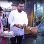 Rajanna Sirisilla news: అగ్గిపెట్టెలో ఇమిడిపోయే సుగంధ పట్టుచీర.. వేములవాడ అమ్మవారికి అరుదైన కానుక!