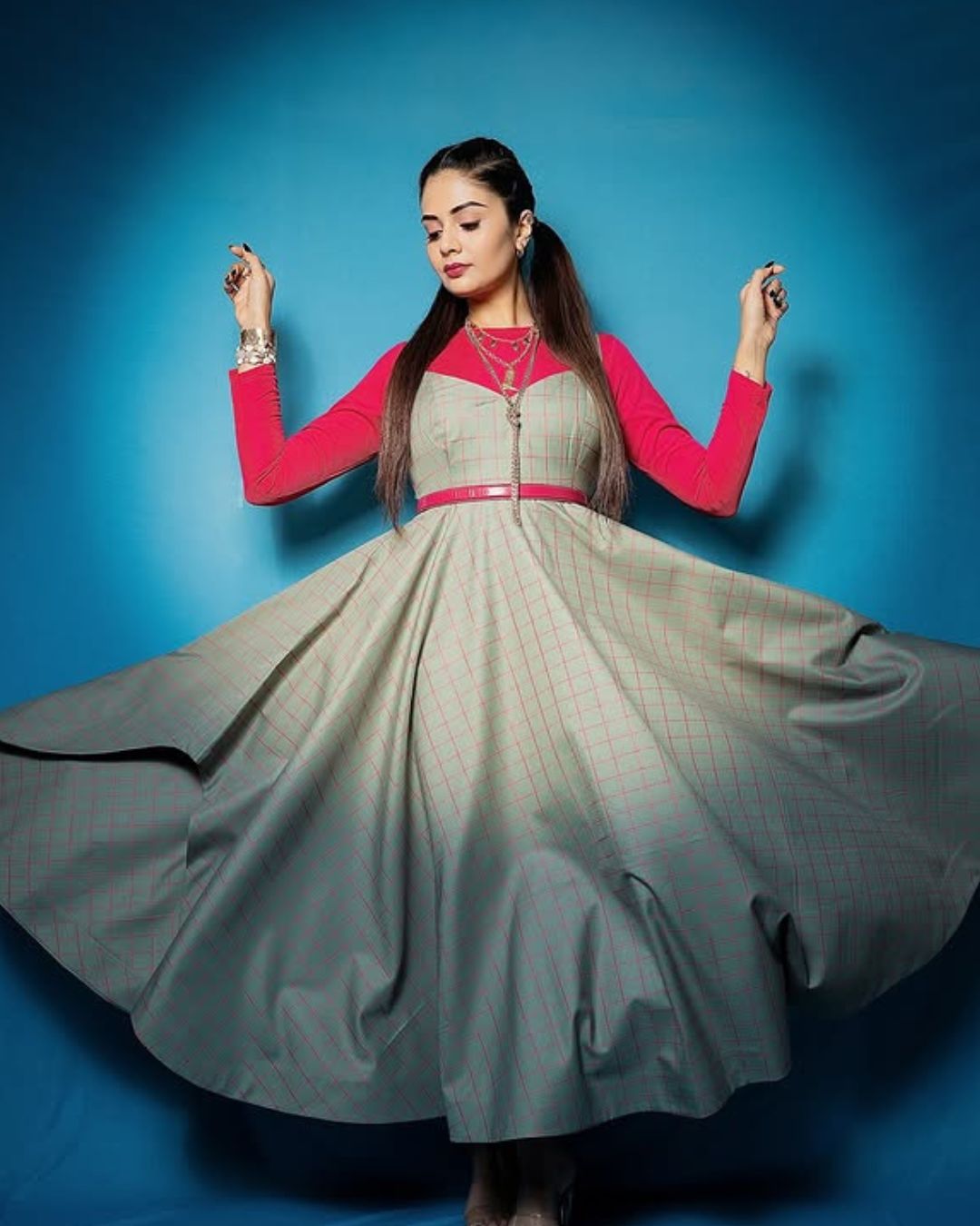Sreemukhi : రెండు జడలతో రాములమ్మ ఫోటోలు అదుర్స్..క్యూట్ గా ఉంది కదా..
