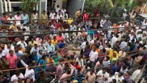 Cine Workers Strike :సమ్మె ఉపసంహరణపై బిగ్ ట్విస్ట్..రెండు వర్గాలుగా చీలిన సినీ కార్మికులు!