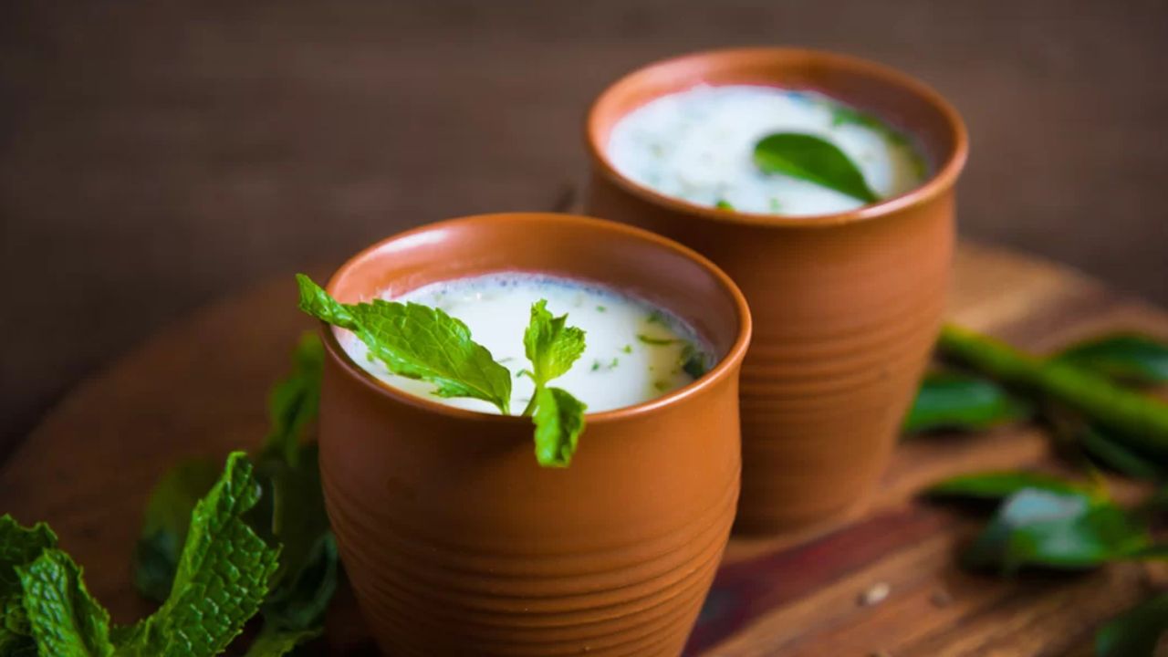 Buttermilk: రోజుకో గ్లాస్ మజ్జిగ తాగితే.. నమ్మలేనన్ని లాభాలు !