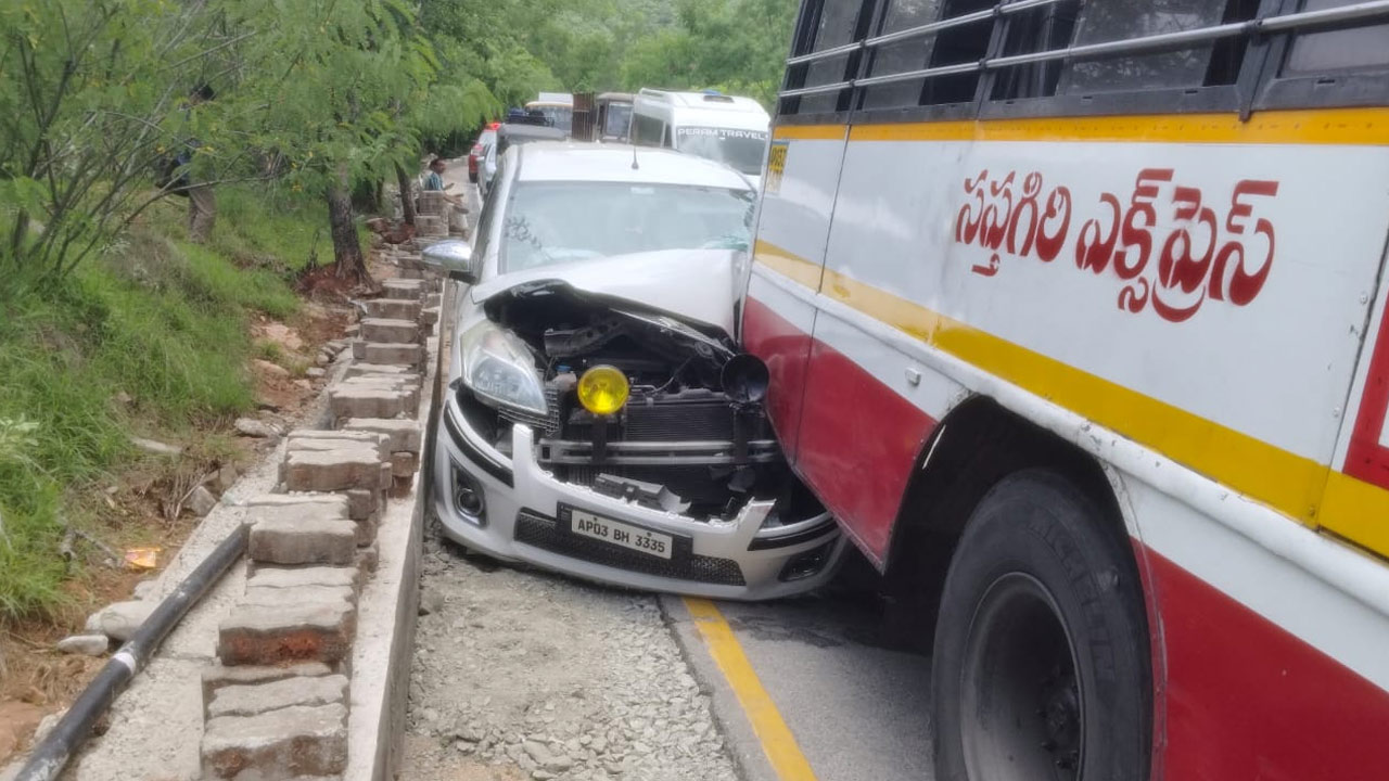 Tirumala accident: తిరుమల ఘాట్ రోడ్‌లో ఘోర ప్రమాదం.. ఆ దేవదేవుడే కాపాడినట్లే!