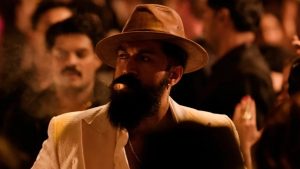 Toxic: టాక్సిక్ లో యష్ డ్యూయల్ రోల్.. హీరో, విలన్ ఒక్కరే