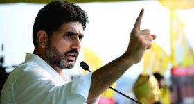 Ranveer Singh: అభిమాని కాళ్లు మొక్కిన స్టార్ హీరో.. సింప్లిసిటీకి ఫిదా అవ్వాల్సిందే!