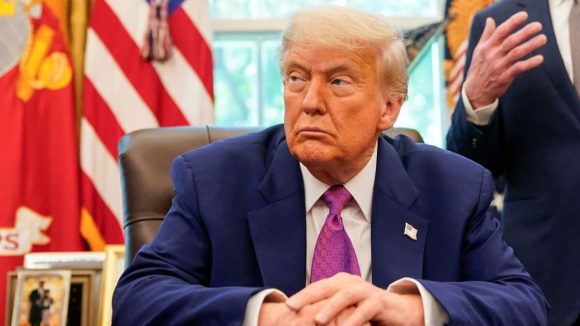 Donald Trump: ఆ వ్యాధితో బాధపడుతున్న ట్రంప్.. అందుకేనా ఇంత తేడాగా ఉన్నాడు?