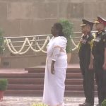 Draupadi Murmu: సెల్యూట్ ముర్ము జీ.. జోరు వానలోనూ అమరవీరులకు నివాళి.. ఈ వీడియో చూస్తే గూస్‌బంప్స్ పక్కా!