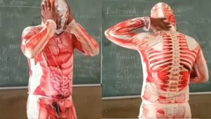 Mancherial Teacher: వెరైటీగా క్లాస్ కు వచ్చిన టీచర్.. విద్యార్థులు షాక్.. ఎక్కడంటే?