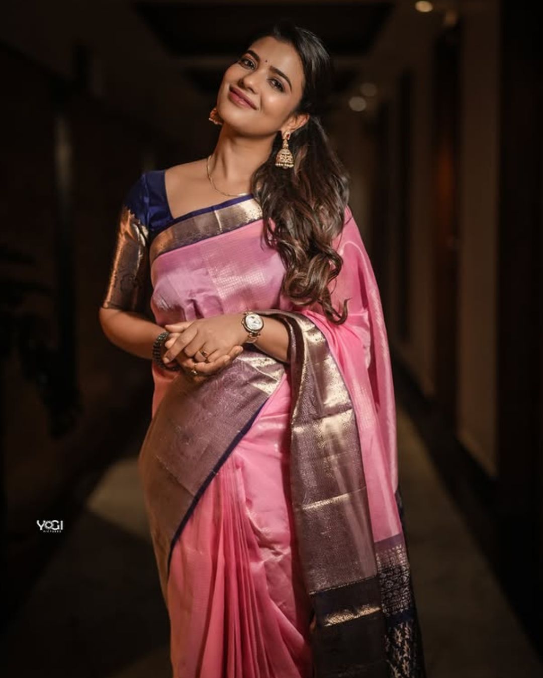 Aishwarya Rajesh : పింక్ శారీలో భాగ్యం ఎంత అందంగా ఉందో.. రెండు కళ్లు చాలట్లేదు..
