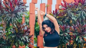 Ananya Nagalla : నడుము అందాలు చూపిస్తూ.. హీటేక్కిస్తున్న అనన్య.. ఏముందిరా..