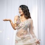 Ananya Nagalla: ఉల్లిపొర లాంటి చీరలో అనన్య ఘాటు అందాల షో, ఫిదా అవుతున్న నెటిజన్స్‌