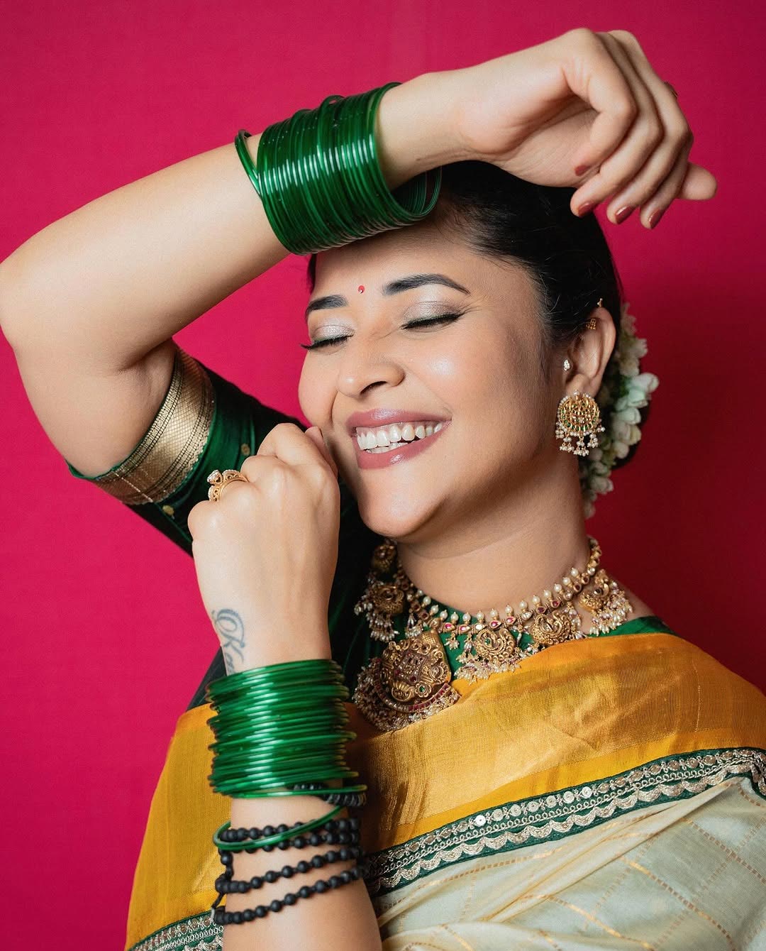 Anasuya: కొప్పేసి,మల్లెపూలు పెట్టిన అనసూయ.. అచ్చ తెలుగు అందంతో మాయ చేస్తున్న ముద్దుగుమ్మ