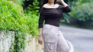 Anchor Manjusha: యాంకర్‌ మంజుష హాట్‌ లుక్స్‌.. ఘాటు అందాలతో కుర్రకారును రెచ్చగొడుతున్న తెలుగమ్మాయి..