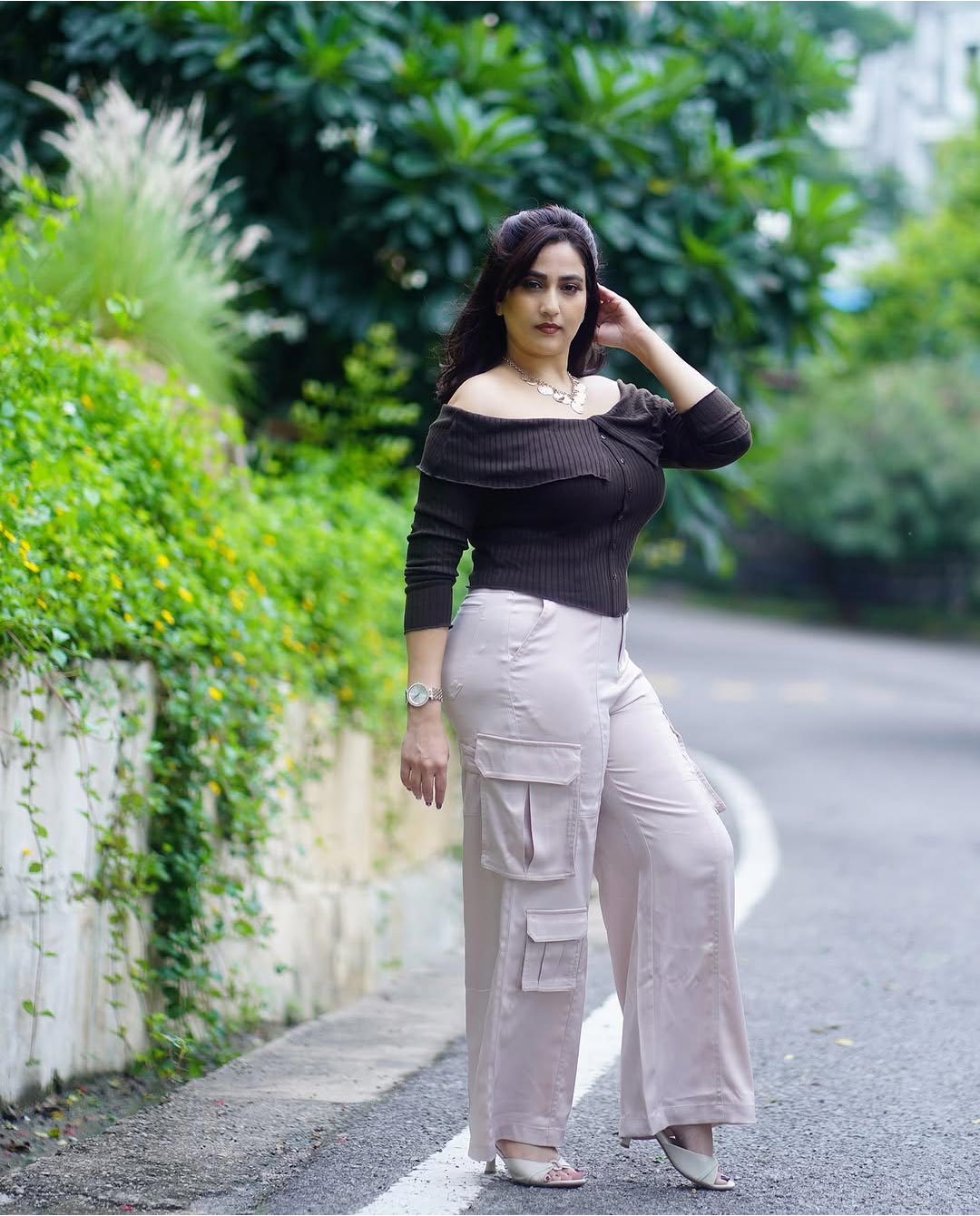 Anchor Manjusha: యాంకర్‌ మంజుష హాట్‌ లుక్స్‌.. ఘాటు అందాలతో కుర్రకారును రెచ్చగొడుతున్న తెలుగమ్మాయి..