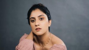 Dhanya Balakrishna: ముసి ముసి నవ్వుతూ.. క్యూట్‌ లుక్స్‌తో మెస్మరైజ్ చేస్తున్న ధన్య బాలకృష్ణ