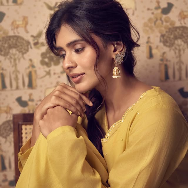 Hebah Patel Photo Gallery