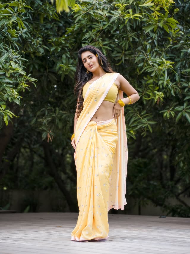 Rashi Singh photo Gallery